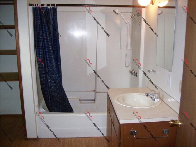 Foto del edificio - STATUS: AVAILABLE  | R13A | $1495