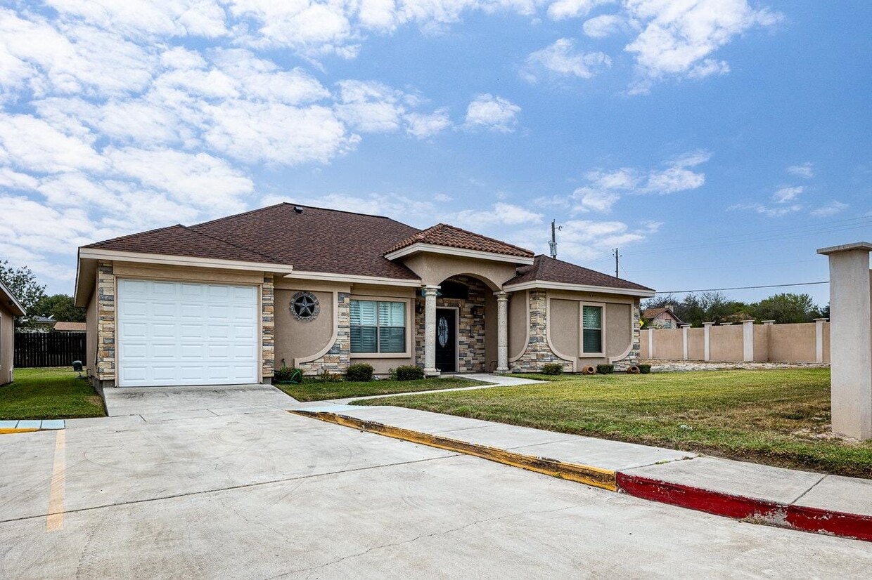 901 Kings Way Unit I, Del Rio, TX 78840 Condo for Rent in Del Rio, TX