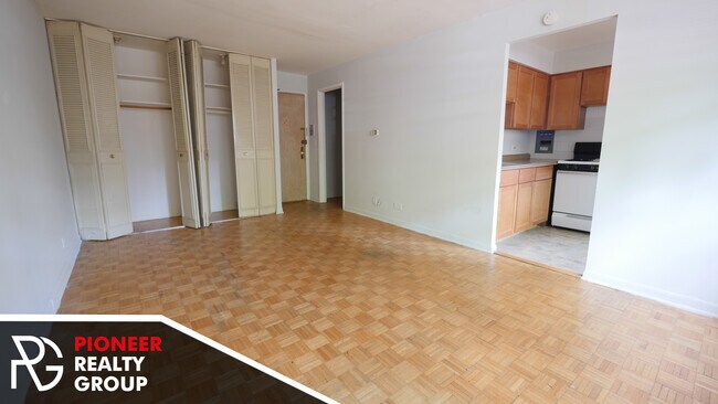 Foto del edificio - 510 W Briar Pl