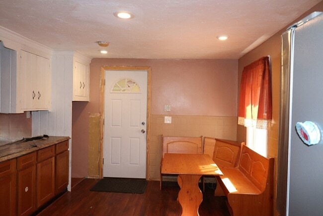 Building Photo - 845 Stafford St