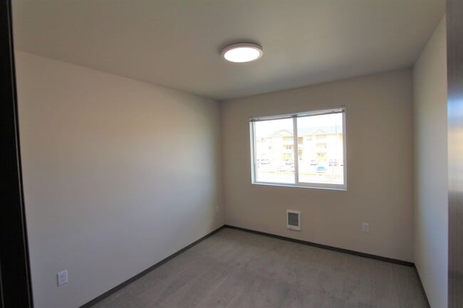 Building Photo - Move in Special!! One-month free with qualified applicants!! Modern design 3-bed, 2.5-bath duplex!