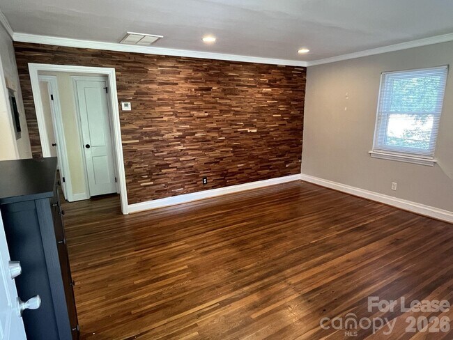 Foto del edificio - 421 W Kingston Ave