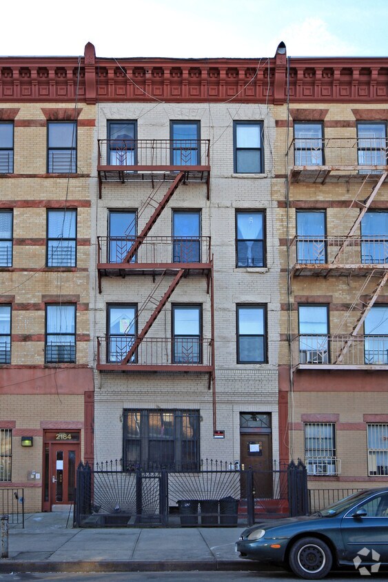Foto principal - 2182 Fulton St
