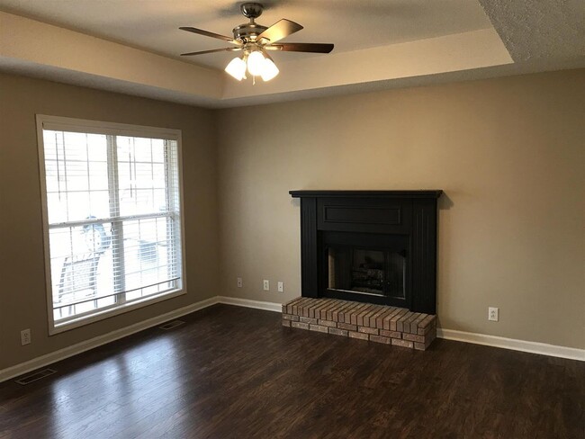 Cozy living room - 826 Turtle Creek Rd