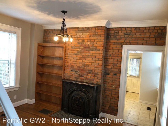Building Photo - 2 br, 1.5 bath Apartment - 42 E 3rd Ave