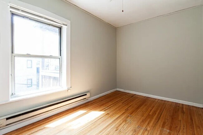 Foto del edificio - 626 W Barry Ave