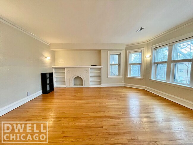 Building Photo - 2619 W Greenleaf Ave
