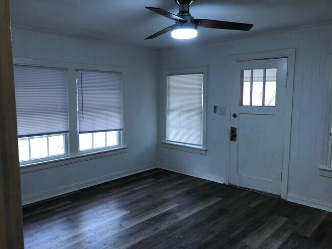 Foto del edificio - 1207 Greenville St