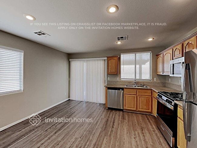 Foto del edificio - 7849 Wavering Pine Dr