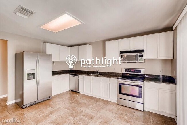 Building Photo - 3 br, 2.5 bath House - 12003 Crescent Chas...