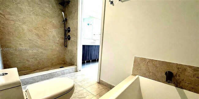 Foto del edificio - 488 NE 18th St