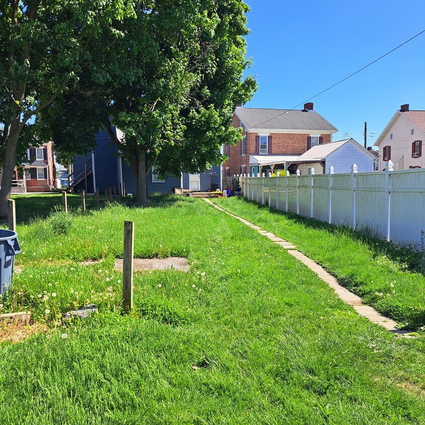 Vista trasera - 131 Main St