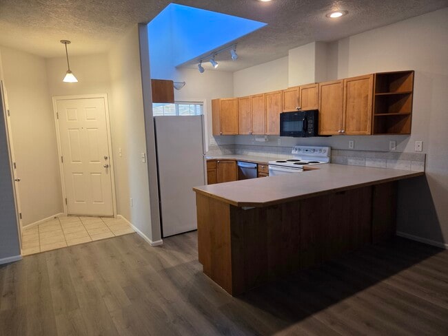 Building Photo - 3331 N Aster Ave