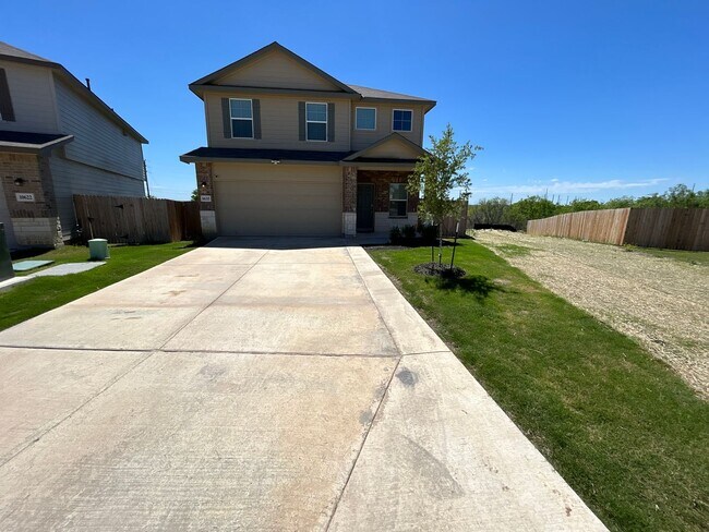 Foto del edificio - **Pending Application** AVAILABLE NOW! Gor...