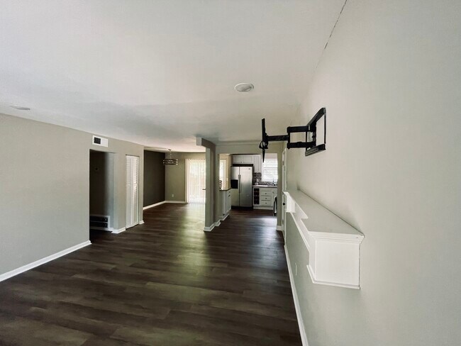 Foto del edificio - 3190 Abbeywood Dr