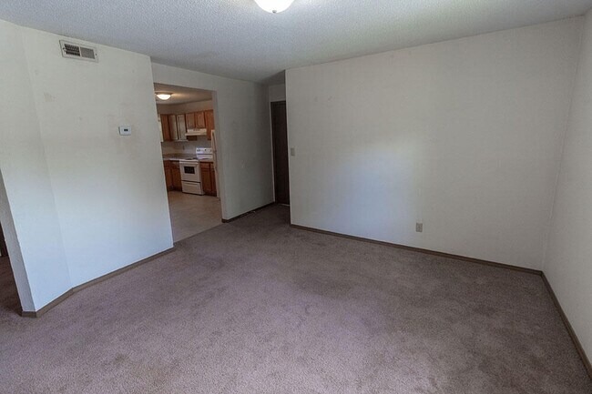 Building Photo - 440 NE Park Ln