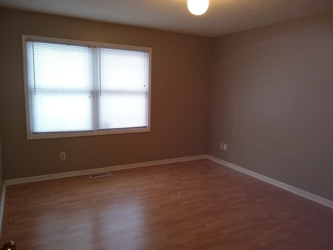 Building Photo - 6698 Pleasantview St NE
