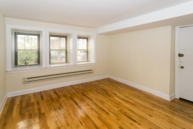 Building Photo - 1350 N Dearborn St