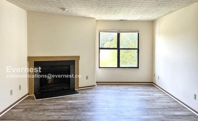 Foto del edificio - 2-Bedroom Condo with Laundry Hookups / Pet-Friendly / Available Now!