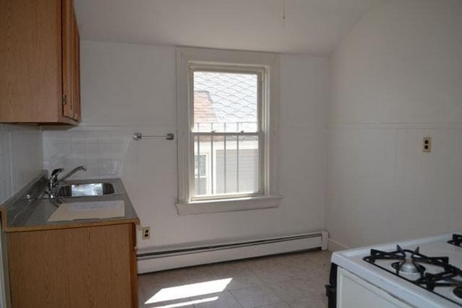 Building Photo - 115 Waterman Ave