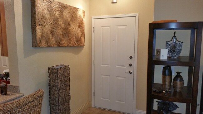 Foto del edificio - FURNISHED  1 bed/ 1 bath updated home in A...