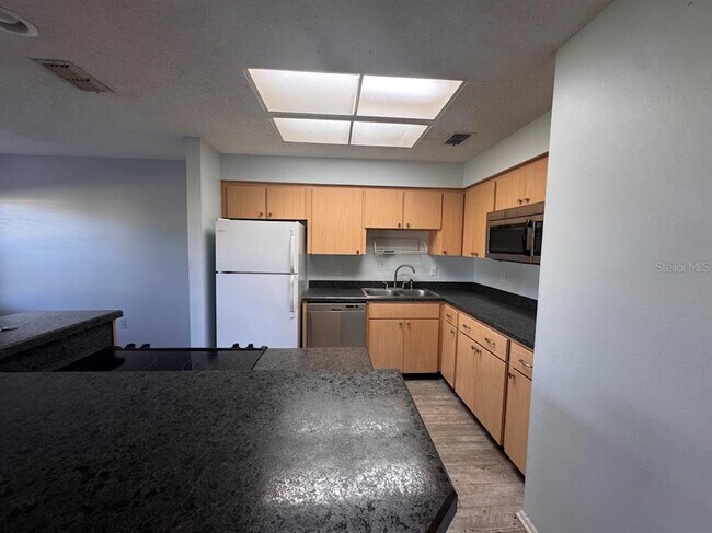 Foto del edificio - 670 Green Valley Rd