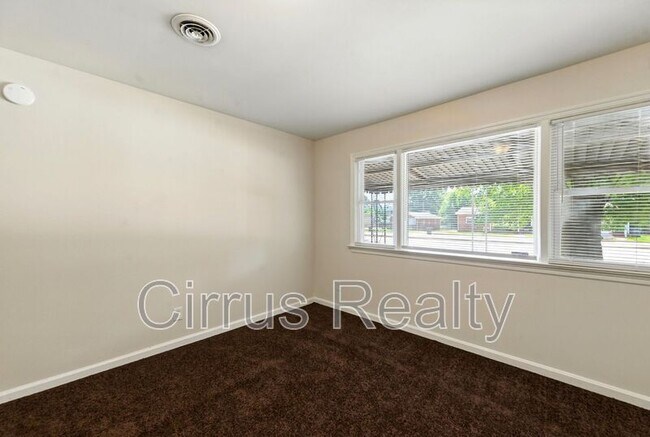 Foto del edificio - 2113 Victoria Blvd