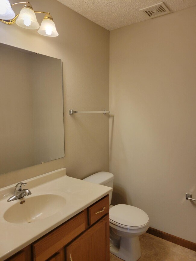 Foto del edificio - 604 Parkside Commons Ct
