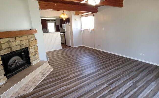 Living room angle view - 425 Meadow Green Ln