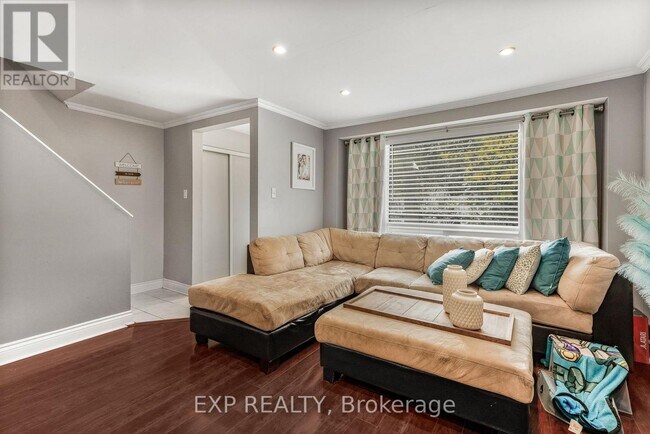 Photo du bâtiment - 7824 Jeanne D'Arc Blvd N