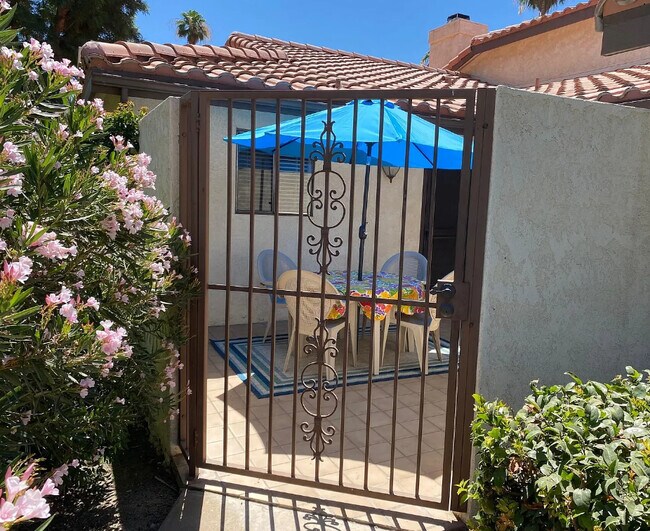 Foto del edificio - 206 Lakecrest Ln