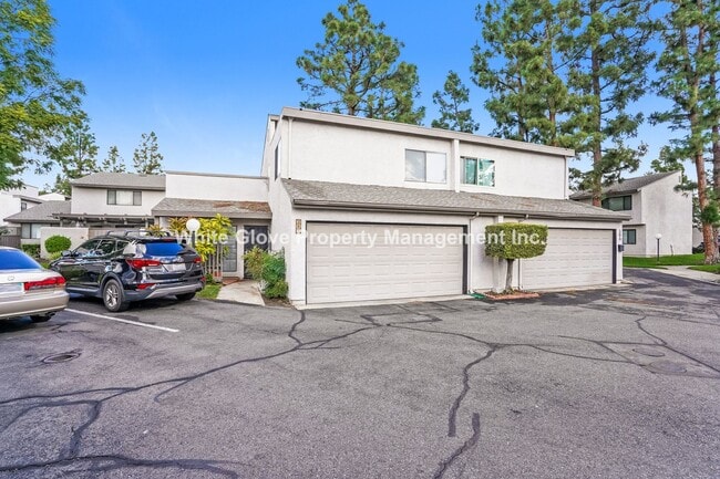 Building Photo - Charming Remodeled 3-Bedroom Townhome on Cul-de-Sac Near Greenbelt & Pool