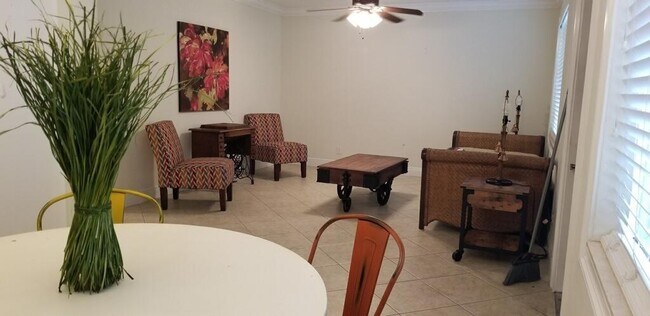 Foto del edificio - 735 Hummingbird Way