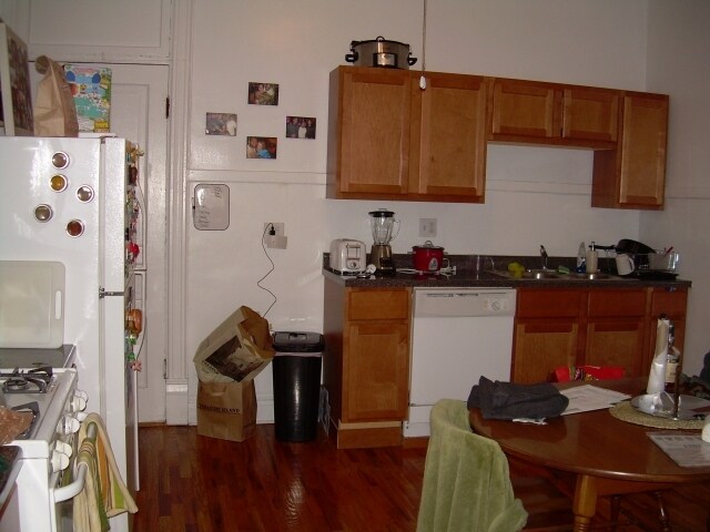 Building Photo - 1075 N Hermitage Ave