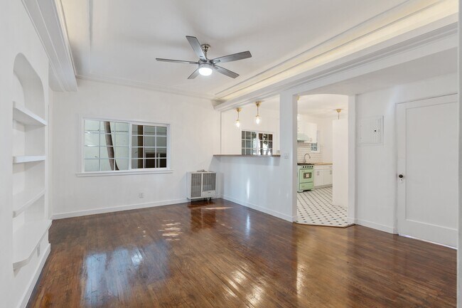 Foto del edificio - 857 N Oxford Ave