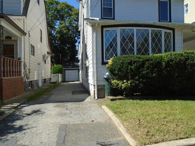 Building Photo - 27 Starks Pl