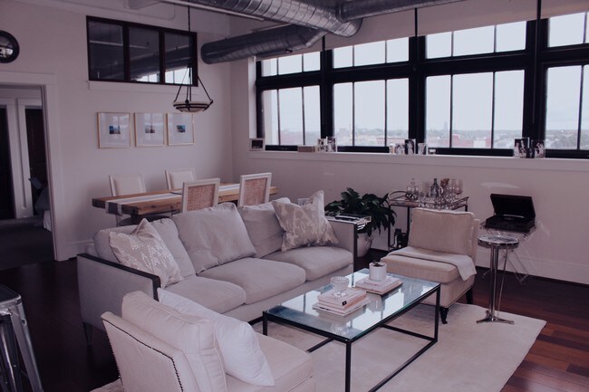 Building Photo - 210 Ellicott St