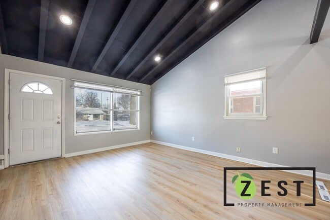 Building Photo - Gorgeous 3 BED 1 BATH! $1,595