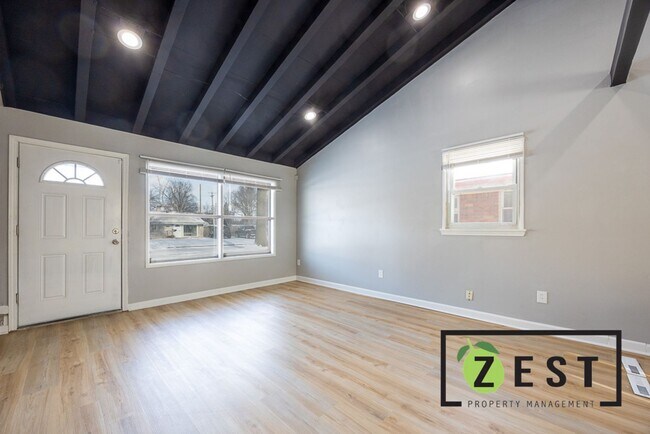 Foto del edificio - OPEN HOUSE 1/17! 1PM-1:30PM! Gorgeous 3 BED 1 BATH! $1,595