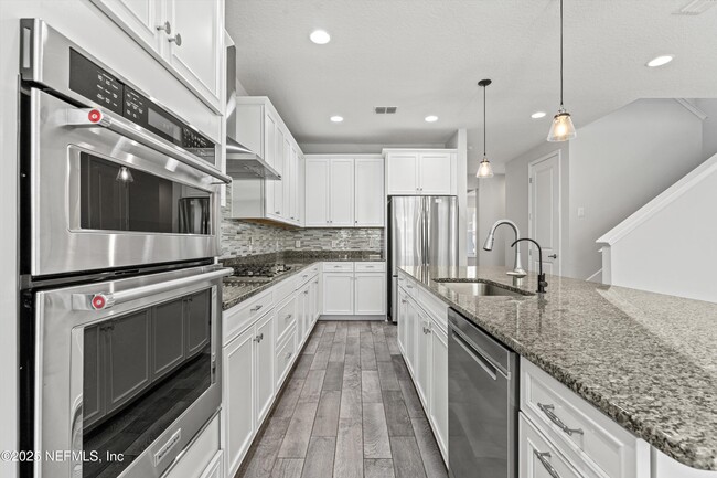 Foto del edificio - 548 Kendall Crossing Dr