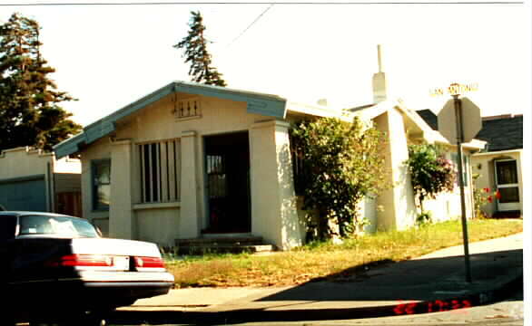 Primary Photo - 1000 San Antonio Ave