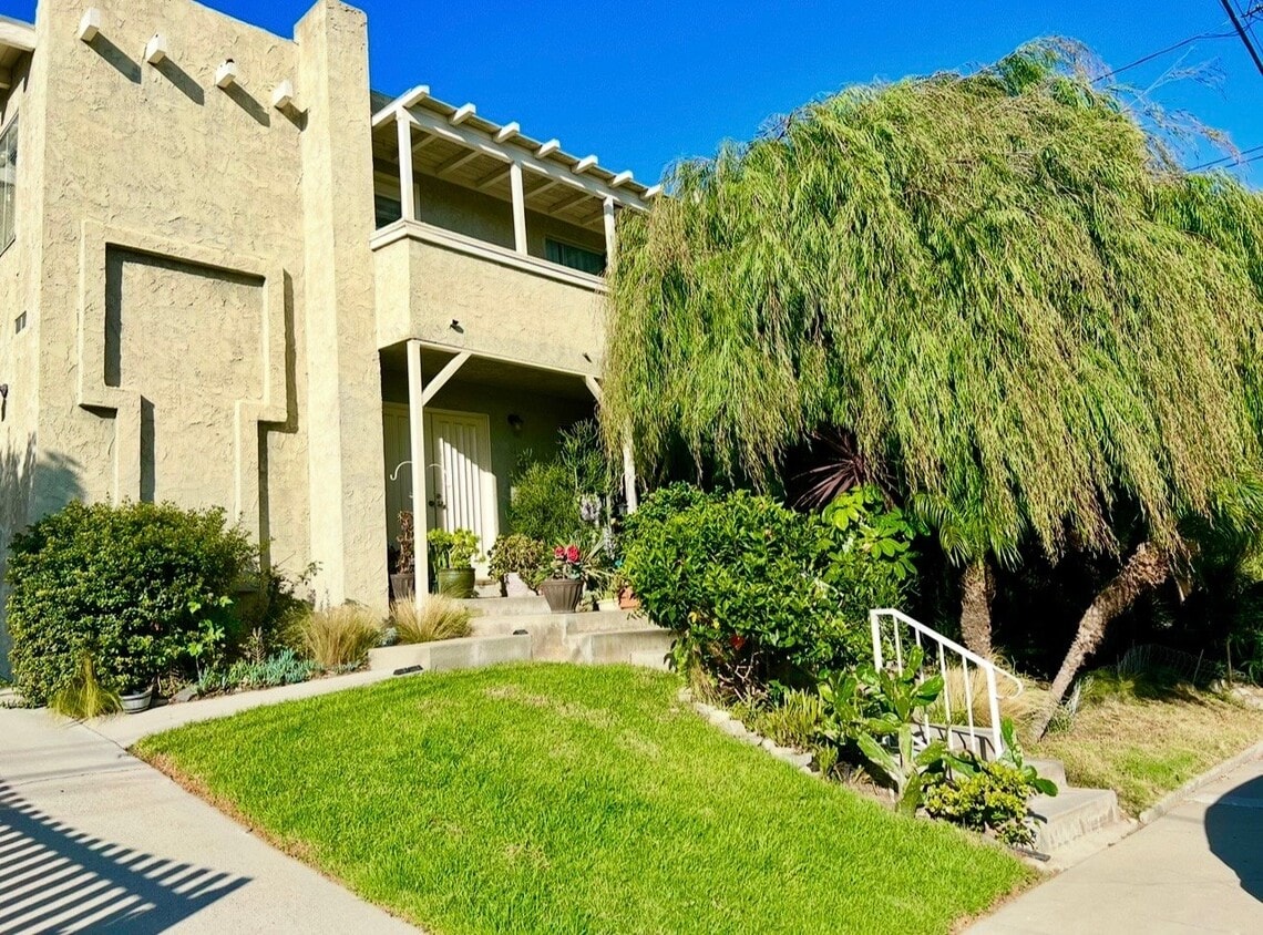 Photo - 2113 Clark Ln (Redondo Beach, CA)