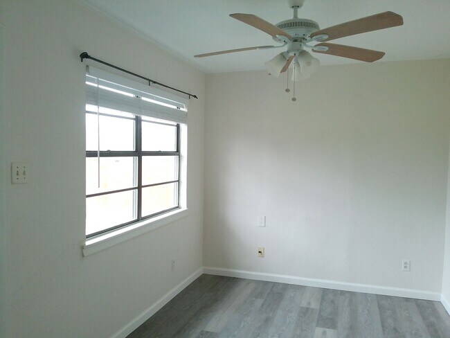 Building Photo - 2930 E Harrington Dr