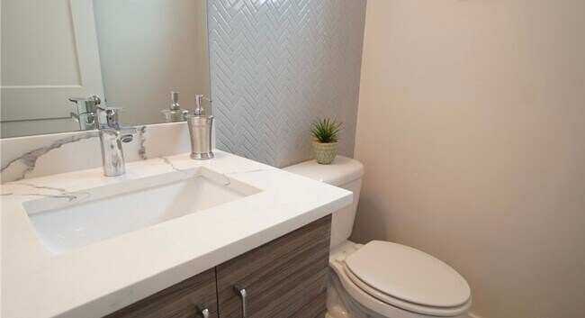Foto del edificio - 1 FREE Month Offer! Modern 5 Bedroom Home ...