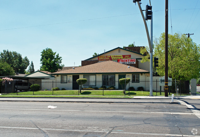 Building Photo - Summertree Apartments