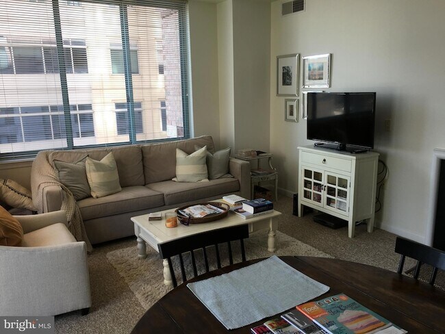 Foto del edificio - 851 N Glebe Rd