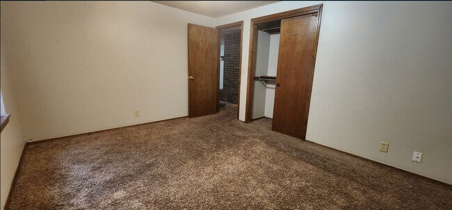 Building Photo - 1206 E Selma St