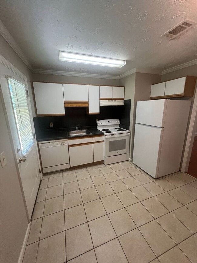 Building Photo - NOW READY in Sugar Hill! 2 bedroom 1 bath ranch duplex!