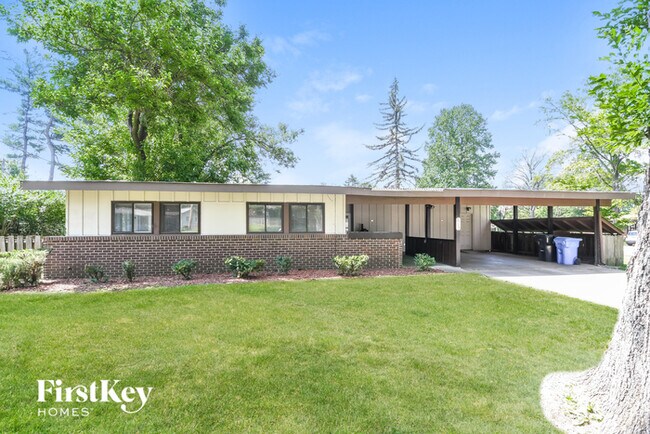 Building Photo - 2240 Cherry Ln