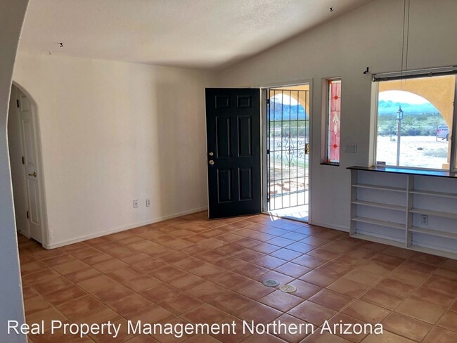 Building Photo - 3 br, 1.5 bath House - 978 S. San Pedro Rd.